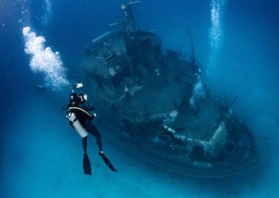 Made in Water Photography - Wreck - Diver - Underwater - Photo shoot - Bahamas